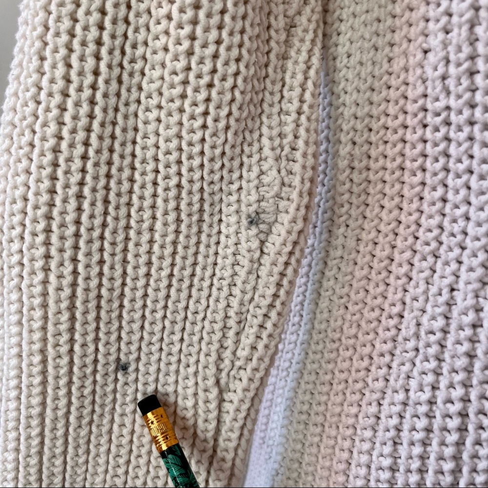 H&M V-neck cable knit sweater • black and white • Size S - Picture 8 of 11